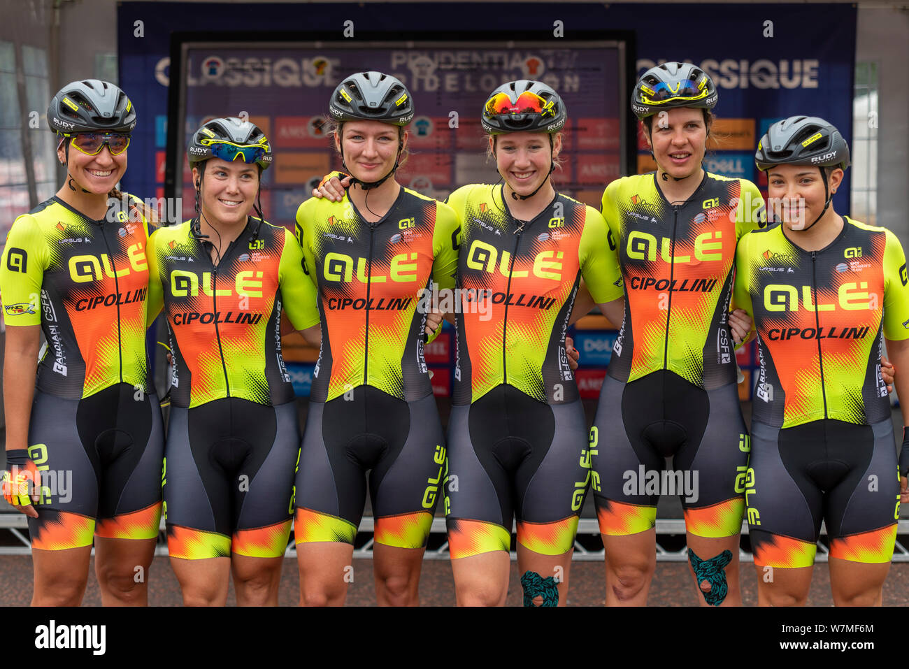 Jessica Raimondi, Chloe Grundy, Karlijn Swinkels von Ale Cipollini vor dem Rennen in der aufsichtsrechtlichen RideLondon Classique Radrennen. Weibliche Radfahrer Stockfoto