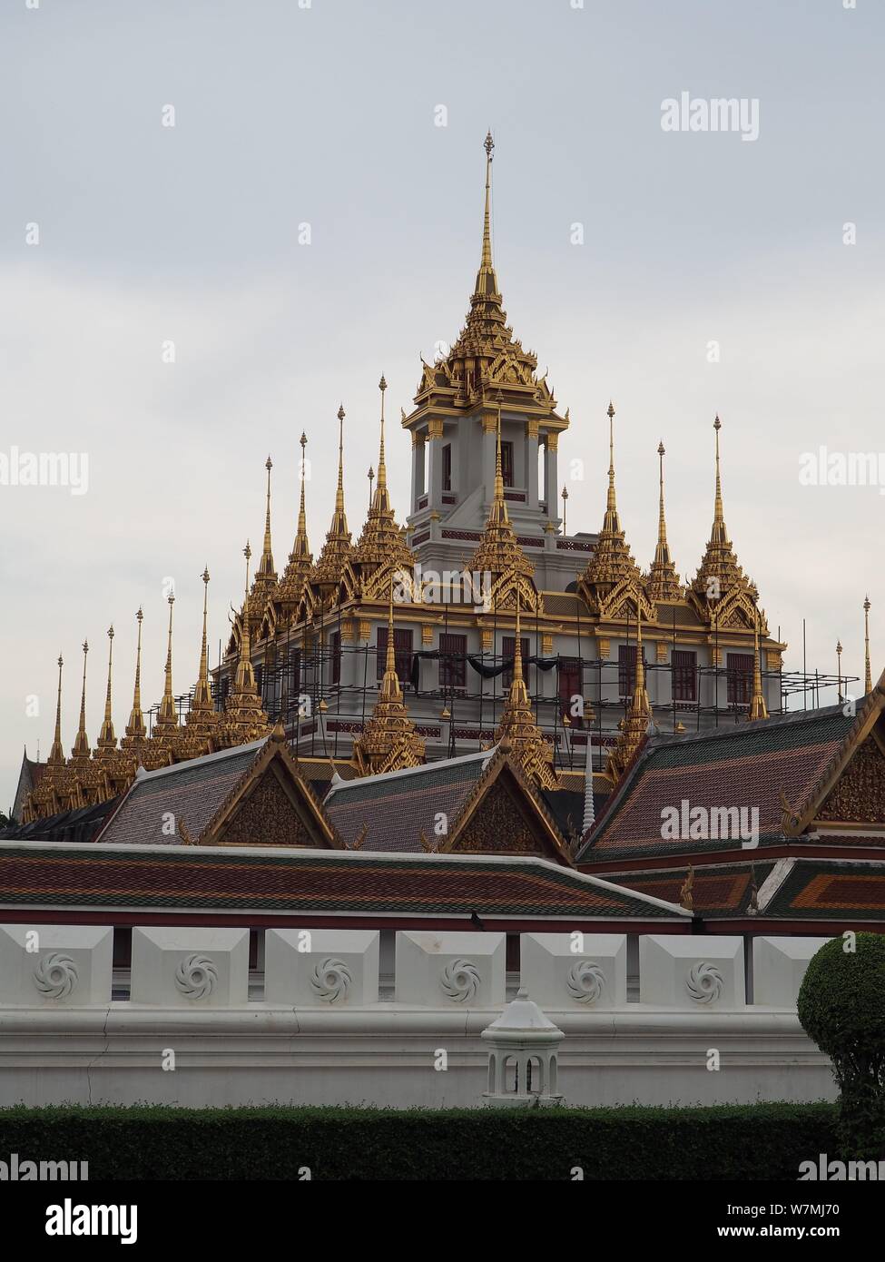 Metall Schloss: Loha Prasat und Wat Ratchanatdaram Stockfoto