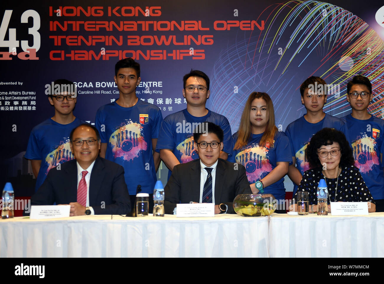 Kenneth Fok Kai-kong, Zentrum, ältester Sohn des Hong Kong tycoon Timothy Fok Tsun-Ting, besucht eine Pressekonferenz zum 43 Kong Kong International Op Stockfoto