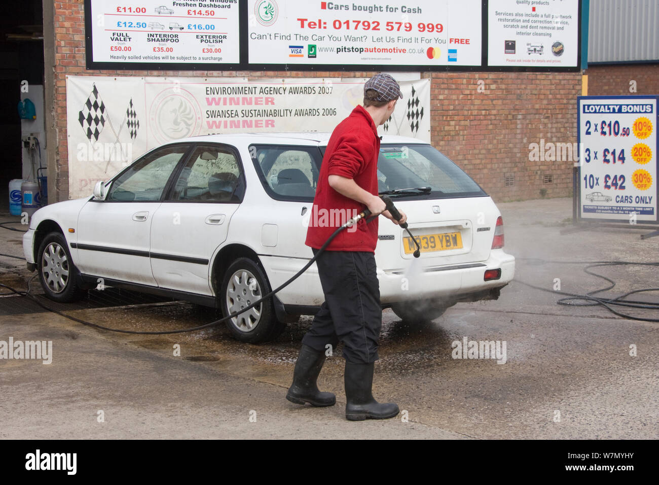 Preisgekrönte Auto waschen Geschäft mit recyceltem Wasser mit Schilfrohr Erhaltung der kostbaren Ressource zu Beihilfen, Swansea, Wales, Großbritannien 2009 Stockfoto