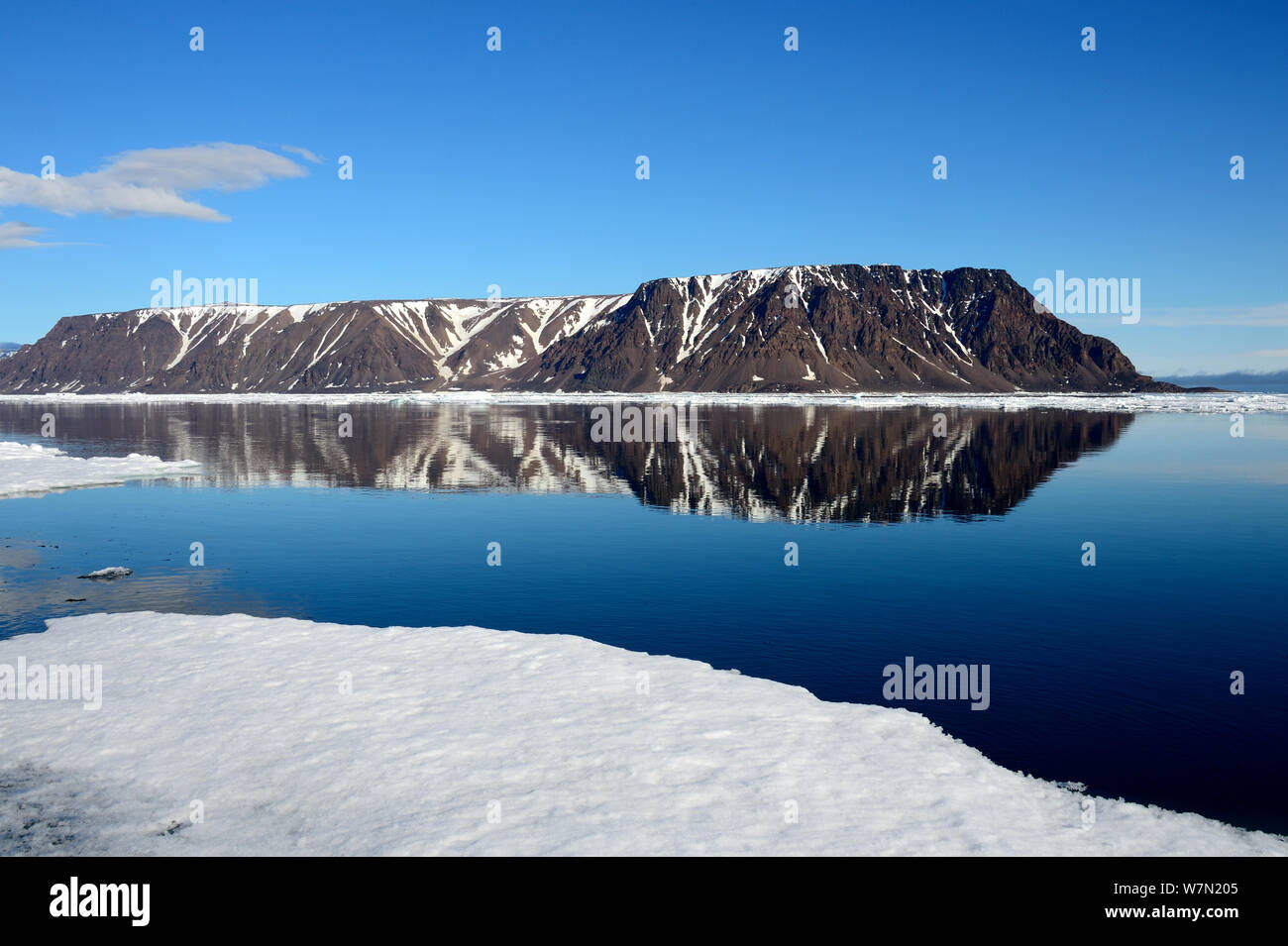 Smith Insel, von der Scholle rand Ellesmere Island, Nunavut, Kanada, Juni 2012 gesehen. Stockfoto