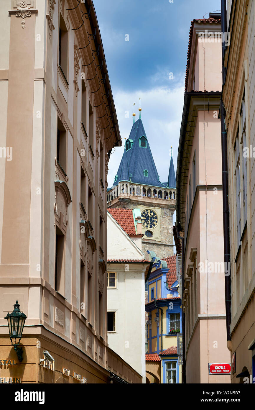 In Prag in der Tschechischen Republik. Die mittelalterlichen Gassen der Altstadt und dem Alten Rathaus Stockfoto