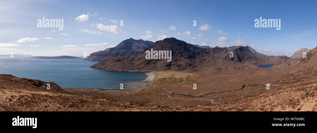 Camasunary Bucht mit dem Cullin Hügel im Hintergrund. Isle of Skye, Innere Hebriden, Schottland, UK, März 2012. Stockfoto