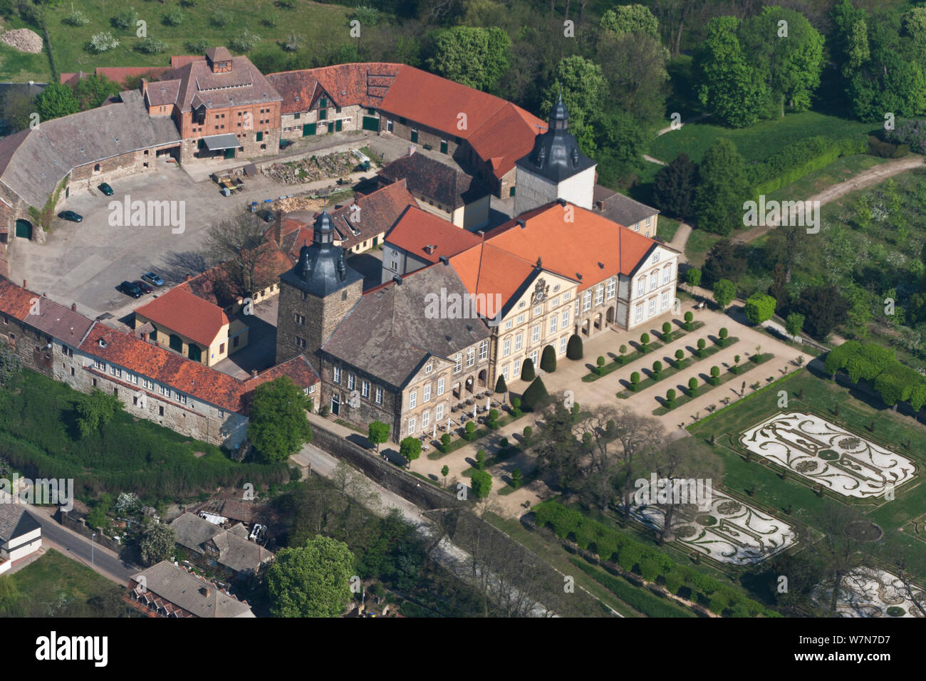 Luftaufnahme von Schloss Hundisburg mit barocken Garten. Haldensleben, Althaldensleben, Boerde, Sachsen-Anhalt, Deutschland, Mai 2012. Stockfoto