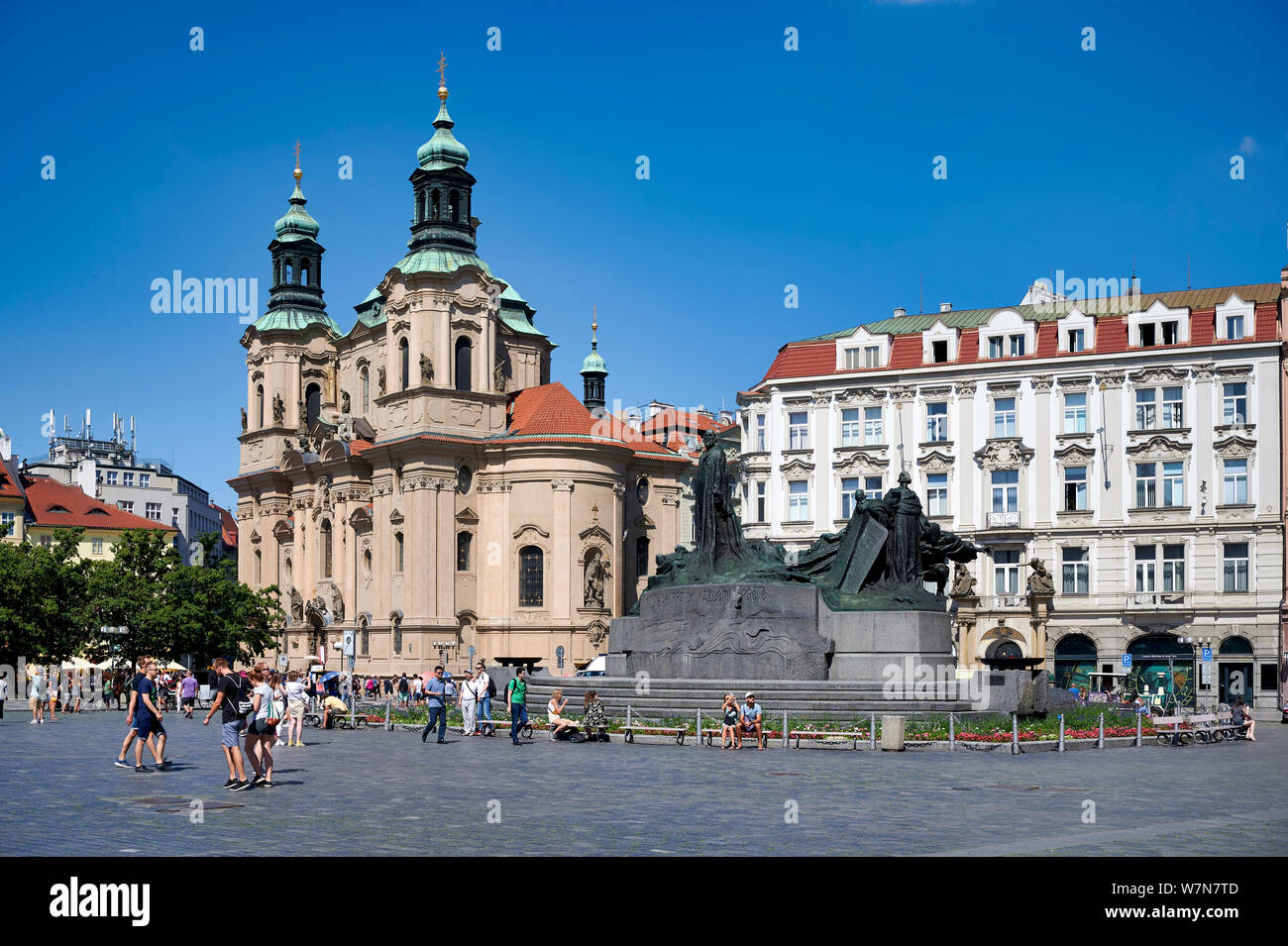 In Prag in der Tschechischen Republik. Altstädter Ring und Jan Hus Denkmal Stockfoto