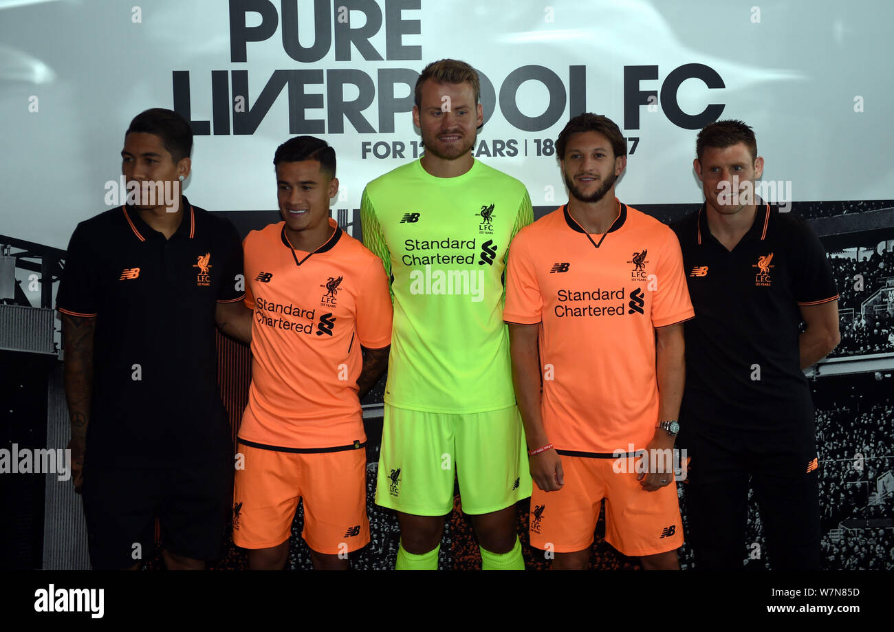 (Von links) Fußballspieler Roberto Firmino, Philippe Coutinho, Simon Mignolet, Adam Lallana, und James Milner von Liverpool FC ein Launch Event o Teilnehmen Stockfoto