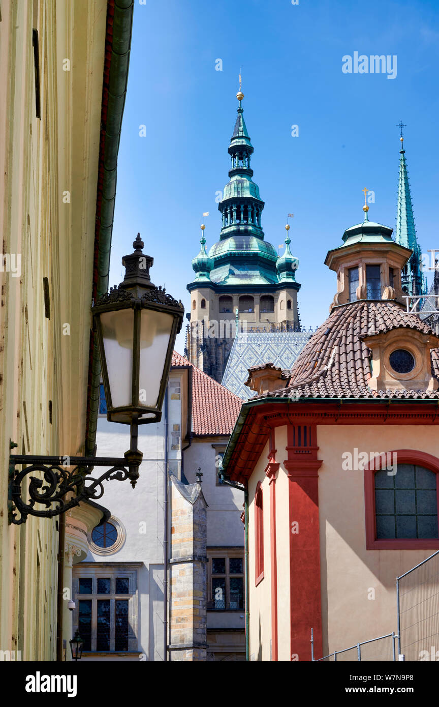 In Prag in der Tschechischen Republik. Die mittelalterlichen Gassen auf der Burg. Stockfoto