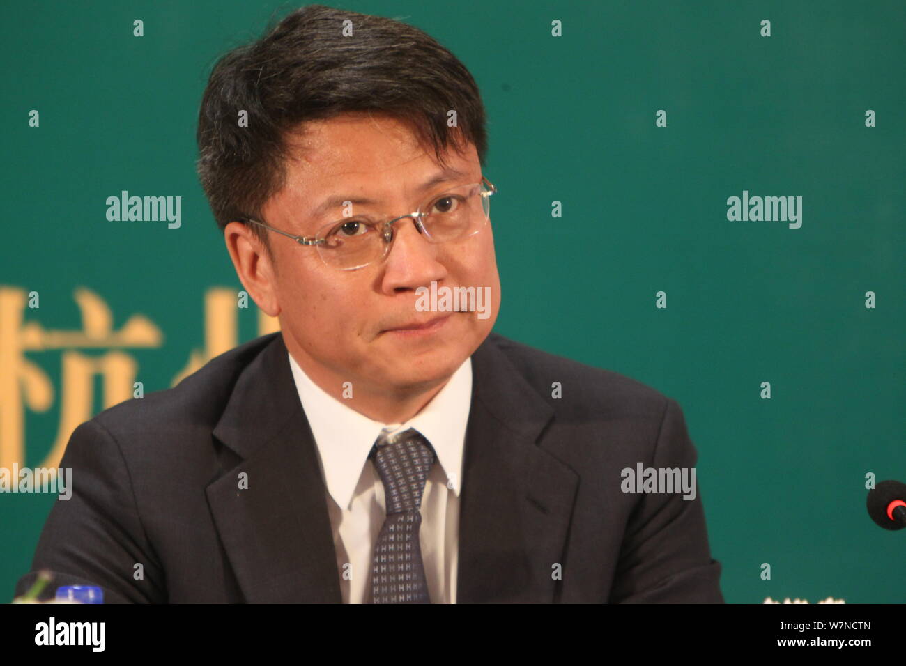 ---- Sonne Hongbin, Gründer und Chairman von Sunac China Holdings Ltd., nimmt an einer Pressekonferenz der Anteil an Sunac China in Ha zu verkünden Stockfoto