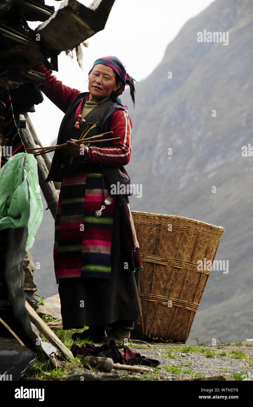 Frauen in Samdo (3.690 m). Manaslu Conservation Area, Himalaya, Nepal, Oktober 2009. Stockfoto