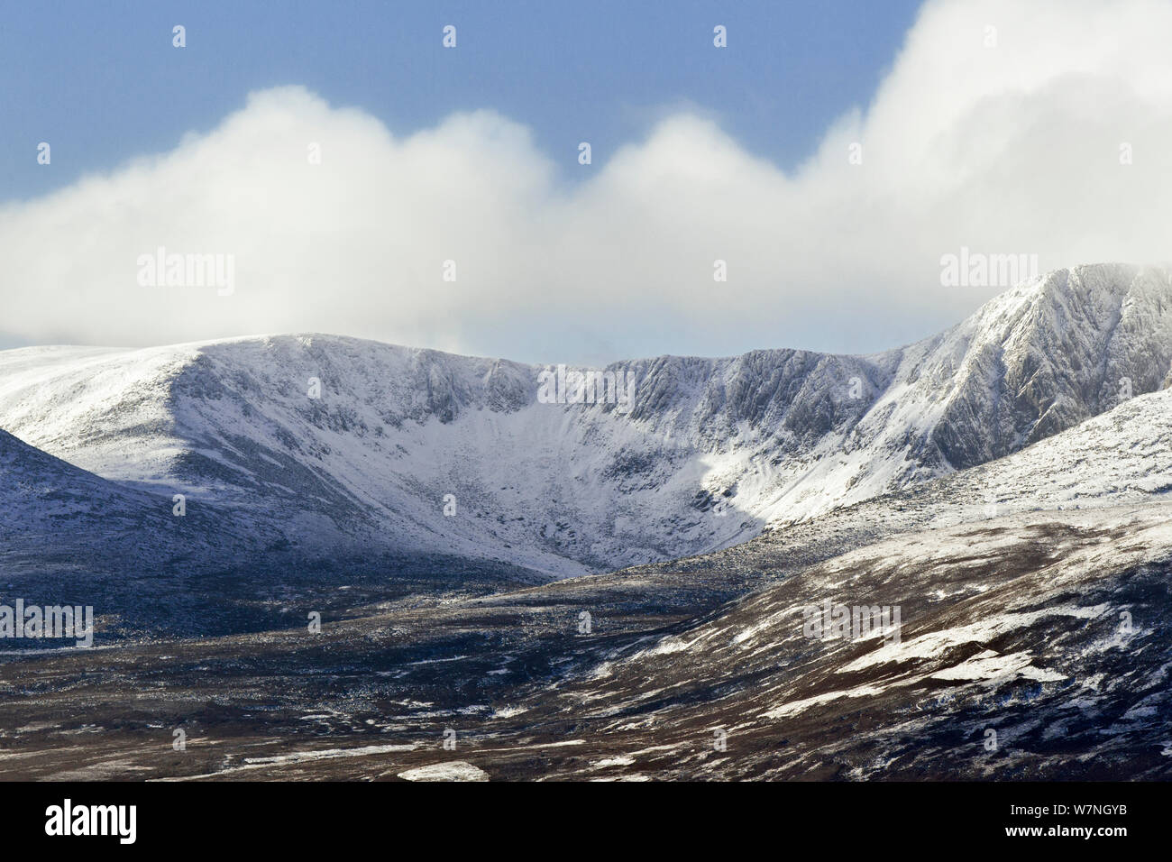 Lochnagar im Frühjahr. Deeside, Schottland, April 2012. Stockfoto