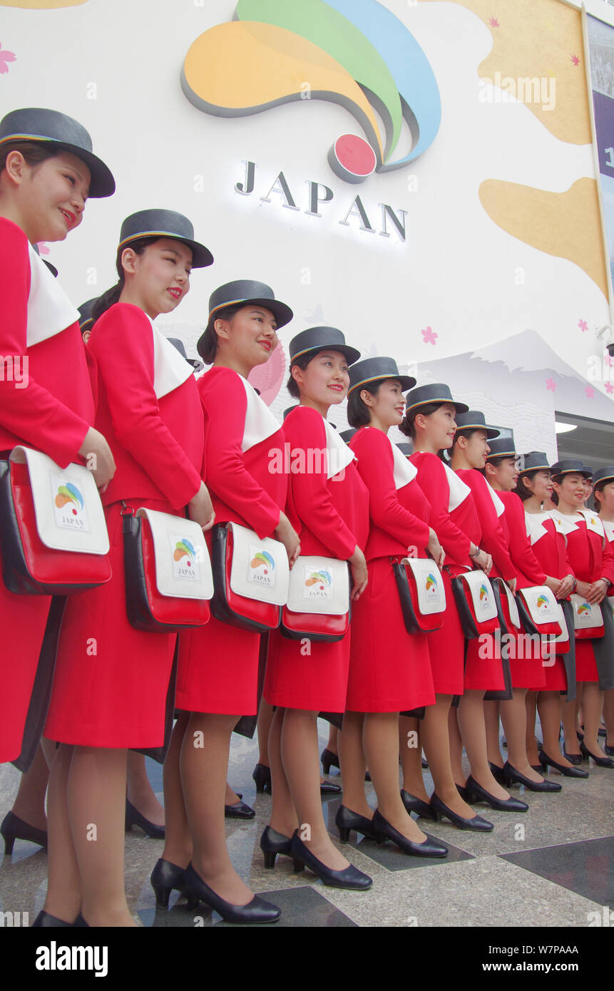 Japanische Hostessen pose am Japan Pavillon auf der Weltausstellung Expo Park während der Expo 2017 in Astana Astana, Kasachstan, 4. Juni 2017. Mit der Expo 2017 Stockfoto