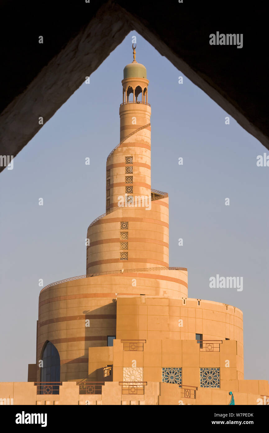 Die Spirale Moschee der Kassem Darwish Fakhroo Islamische Zentrum in Doha, die auf die Große Moschee von Al-Mutawwakil in Samarra, Irak, Doha, Katar, Arabische Halbinsel 2007 Basiert Stockfoto