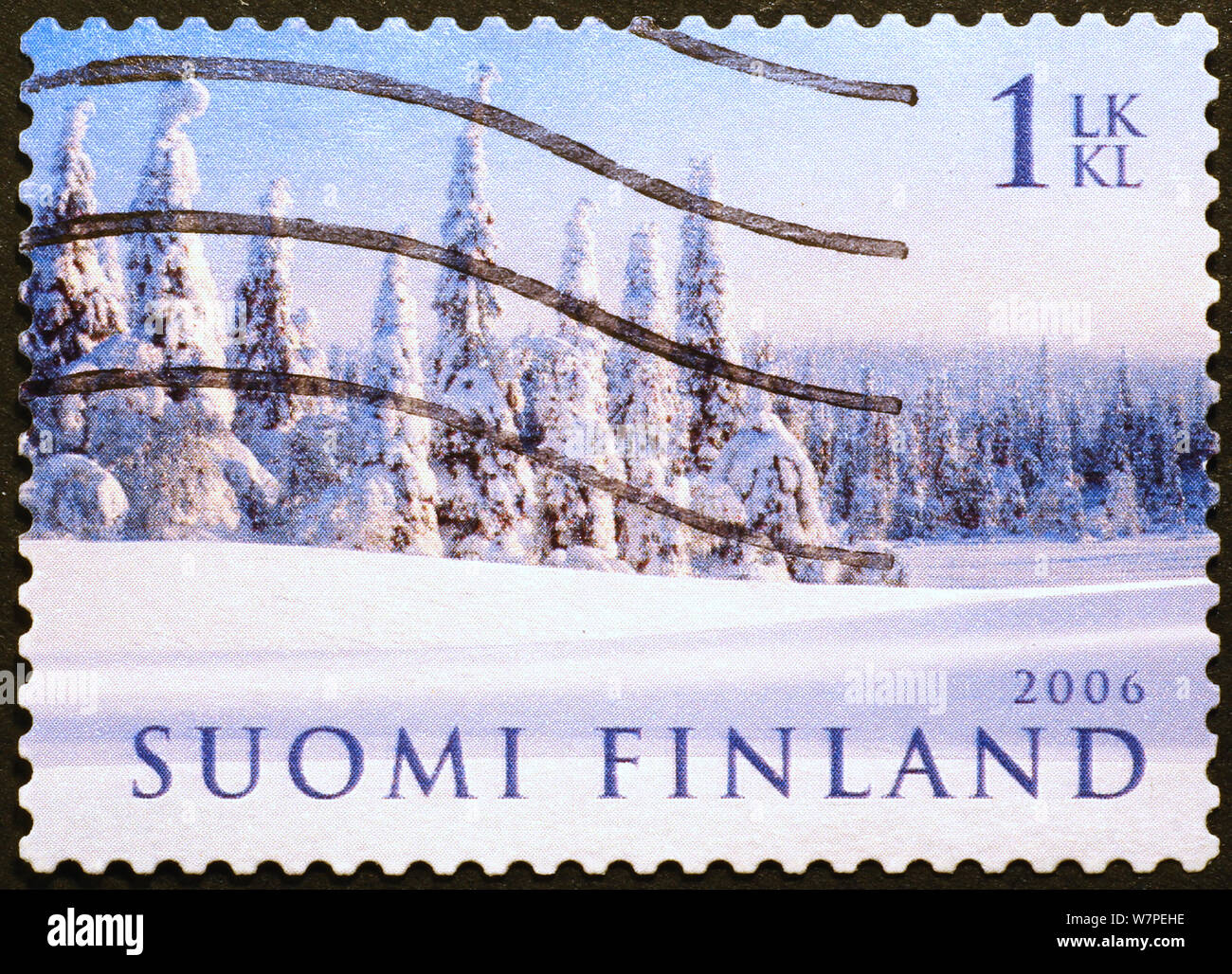 Verschneite Landschaft auf finnische Briefmarke Stockfoto