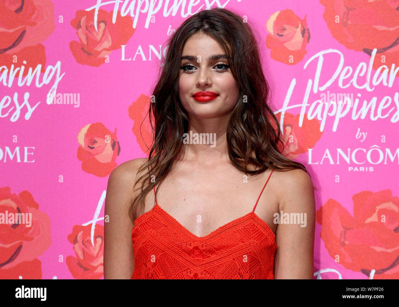 Amerikanische Modell Taylor Hill stellt während der Eröffnungsveranstaltung für die Lancome "eclaring Glück" Ausstellung in Shanghai, China, 21. Juni 2017. Stockfoto