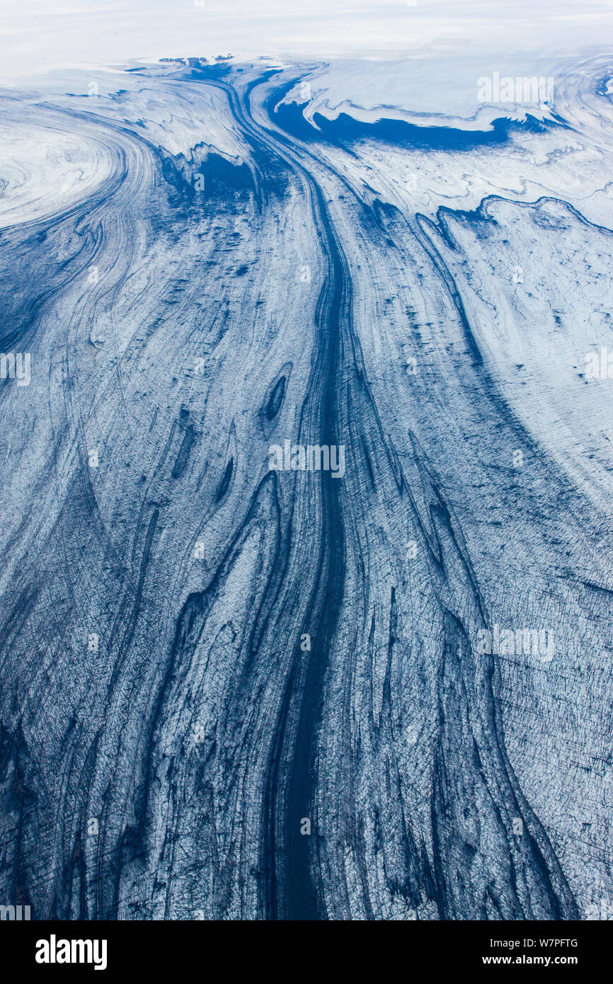 Gletscher Vatnajökull aus der Luft zeigen vulkanischen Moräne gesehen. Island, Europa, Juli 2009. Stockfoto