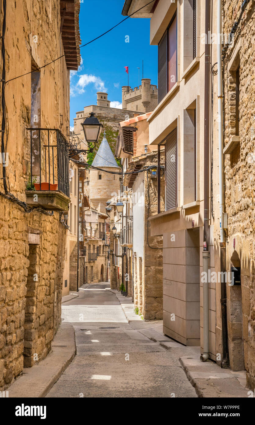 Palacio Real de Olite, Blick von der Rua de Villavieja in Olite, Navarra, Spanien Stockfoto