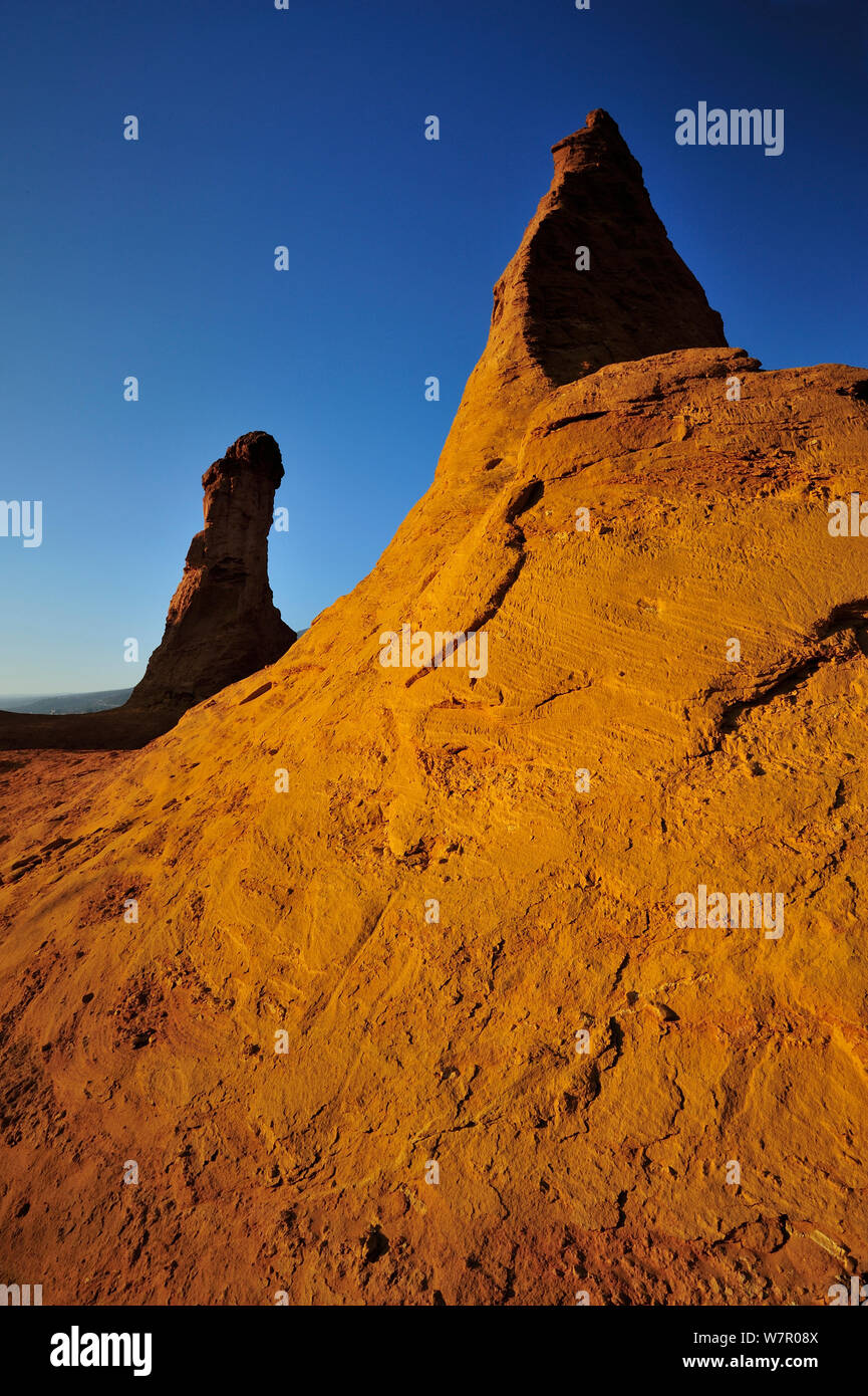 Erde Ablagerungen in einem alten Steinbruch Ocker, Le Colorado Provencal de Rustrel, Provence, Frankreich, Februar 2011. Stockfoto