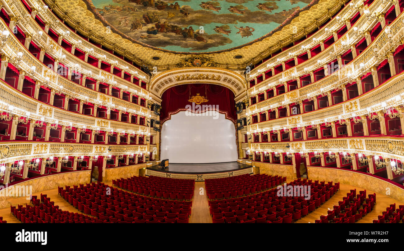 Inside opera house -Fotos und -Bildmaterial in hoher Auflösung – Alamy