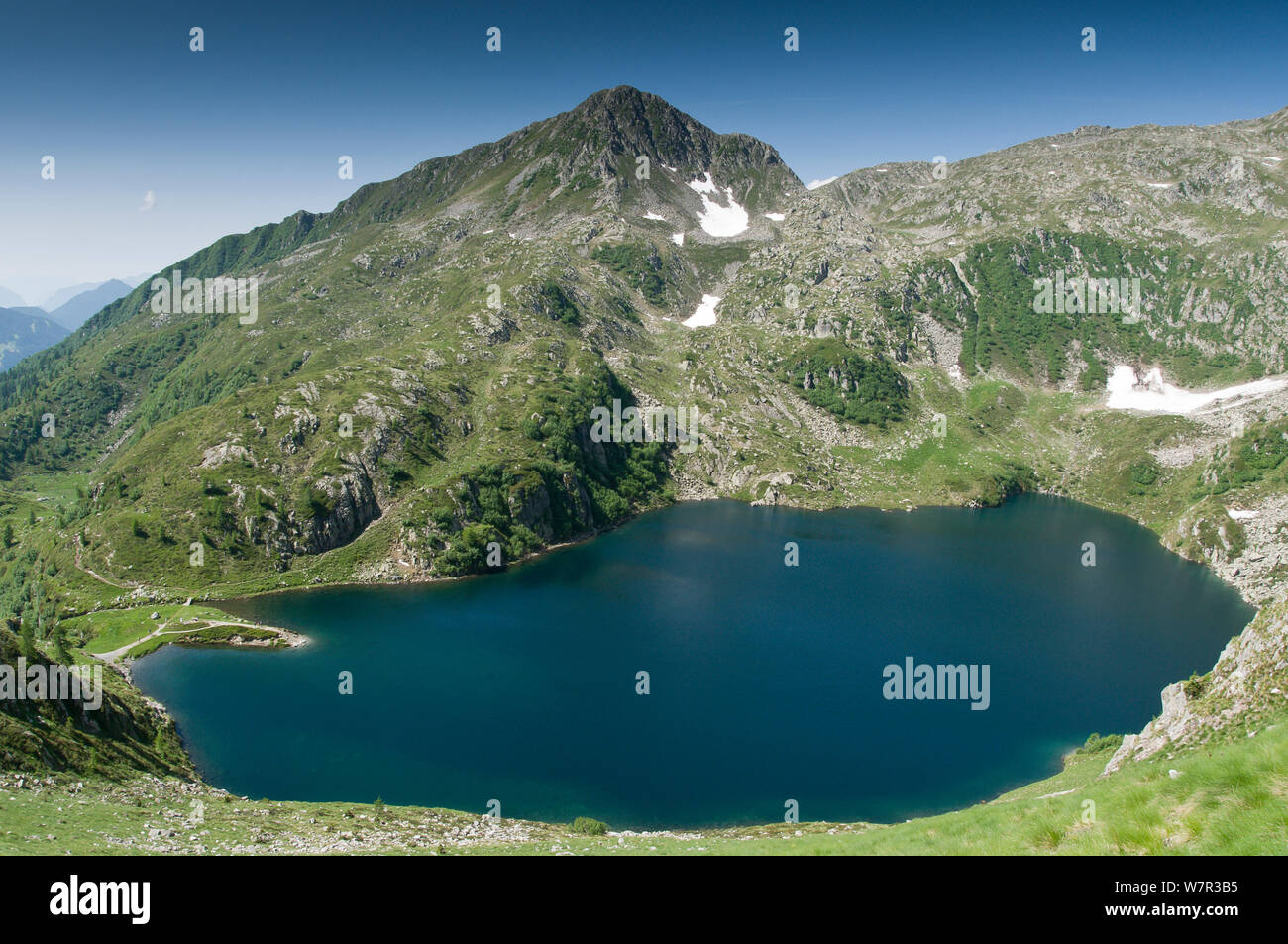 Lago Ritorto gesehen von oben, Madonna di Campiglio, auf acid Felsen von Adamello, Dolomiten, Italien, Juli 2011 Stockfoto