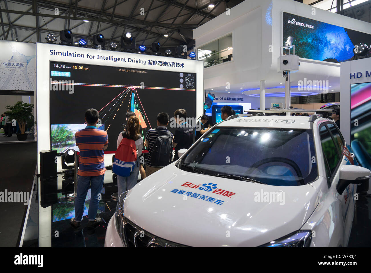 Besucher ausprobieren Simulation für intelligente fahren am Stand von Baidu während der 2017 International Consumer Electronics Show CES Asien Asien (2017) Stockfoto