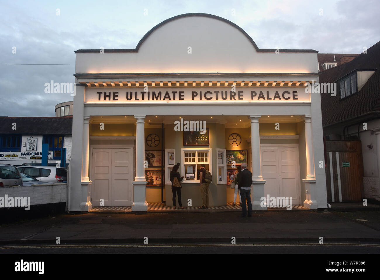 England, Oxford, Cowley Road, ultimative Bild Palace Programmkino in der Nacht.. Stockfoto