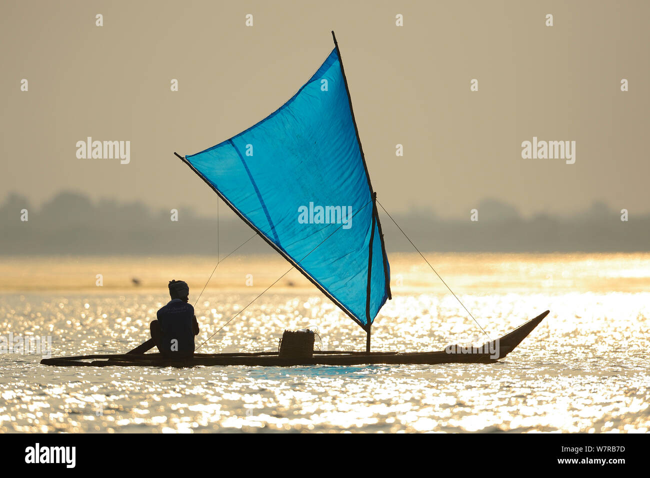 Fischer auf dem Boot, Pulicat See, Tamil Nadu, Indien, Januar 2013. Stockfoto