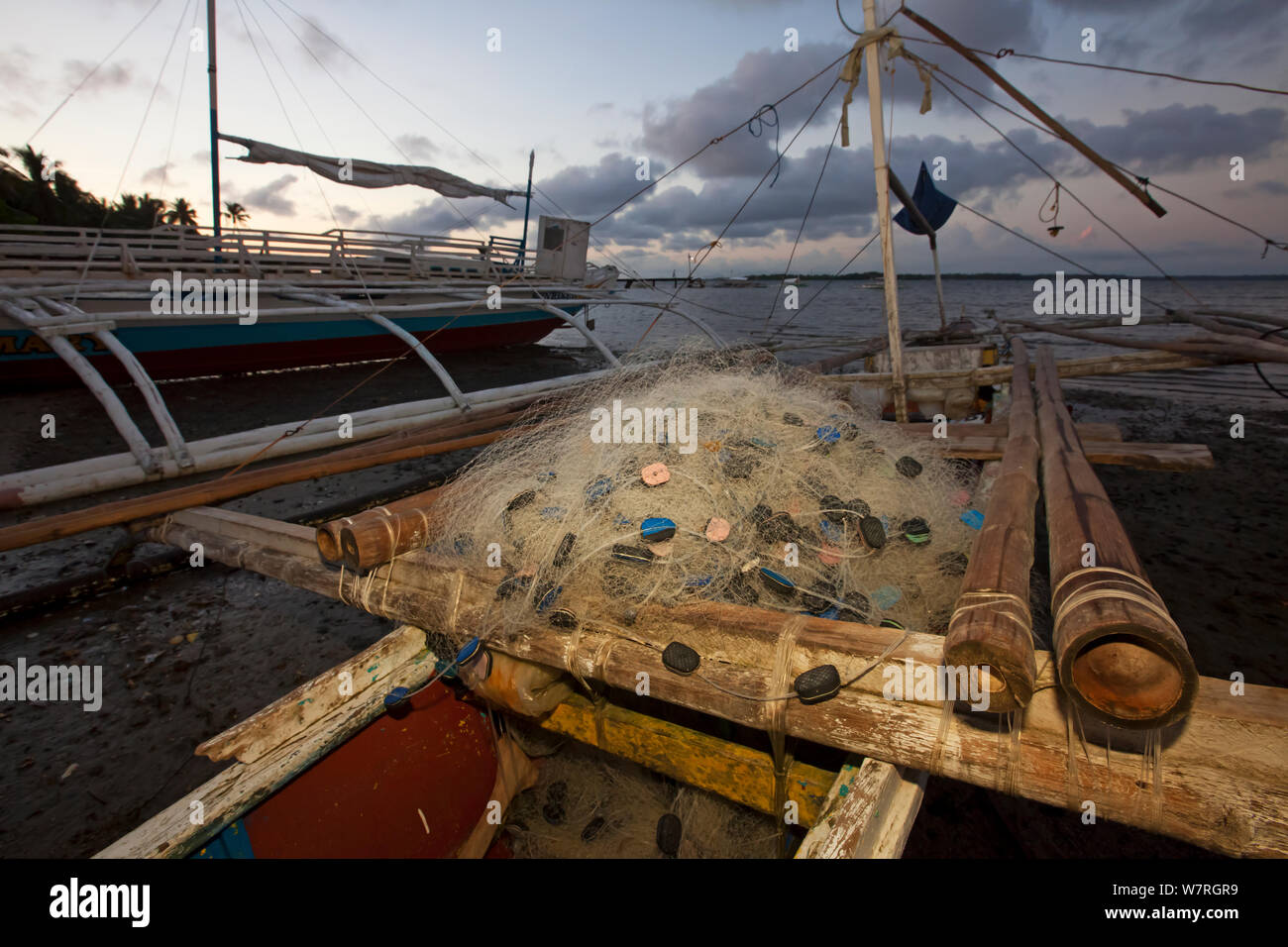 Bangka Boot und Net, Jao Insel, Danajon Bank, Central Visayas, Philippinen, April 2013 Stockfoto