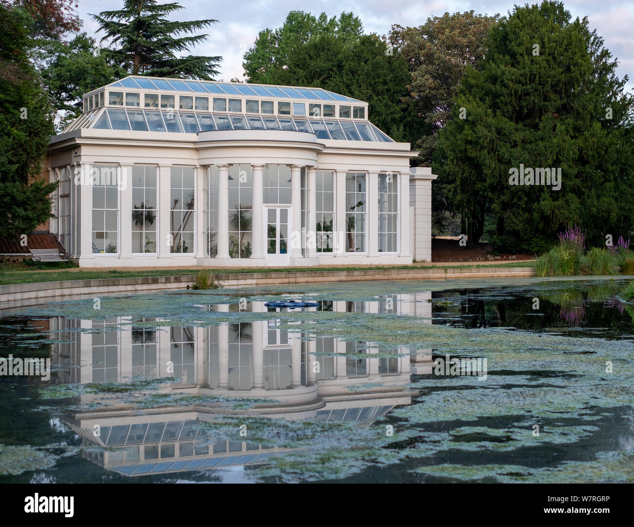 Orangerie am See neu renovierte Gunnersbury Park und Museum auf der Gunnersbury Estatein Brentford, West London, Großbritannien Stockfoto