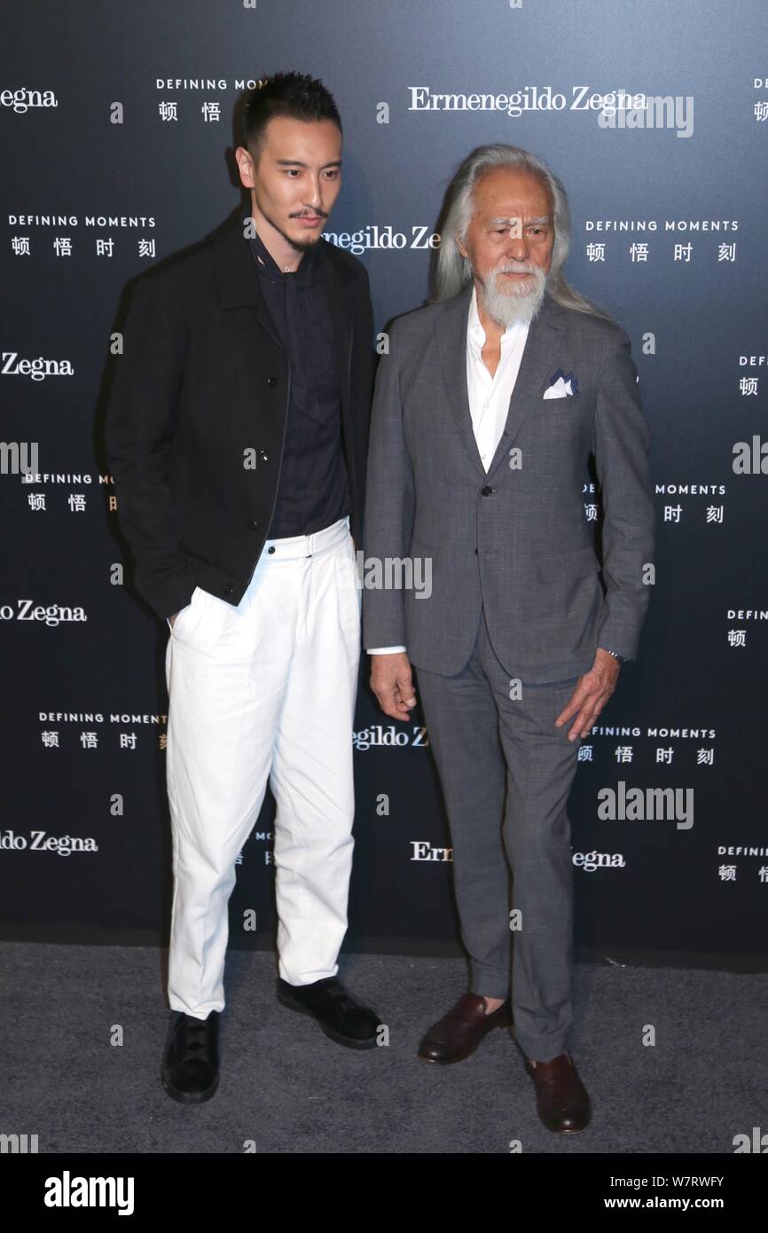 Der 81-jährige chinesische Modell Wang Deshun, rechts, und American-born taiwanesische Schauspielerin und Modell Sunny Wang darstellen, wie sie an der Ermenegildo Zegna 'Def ankommen Stockfoto