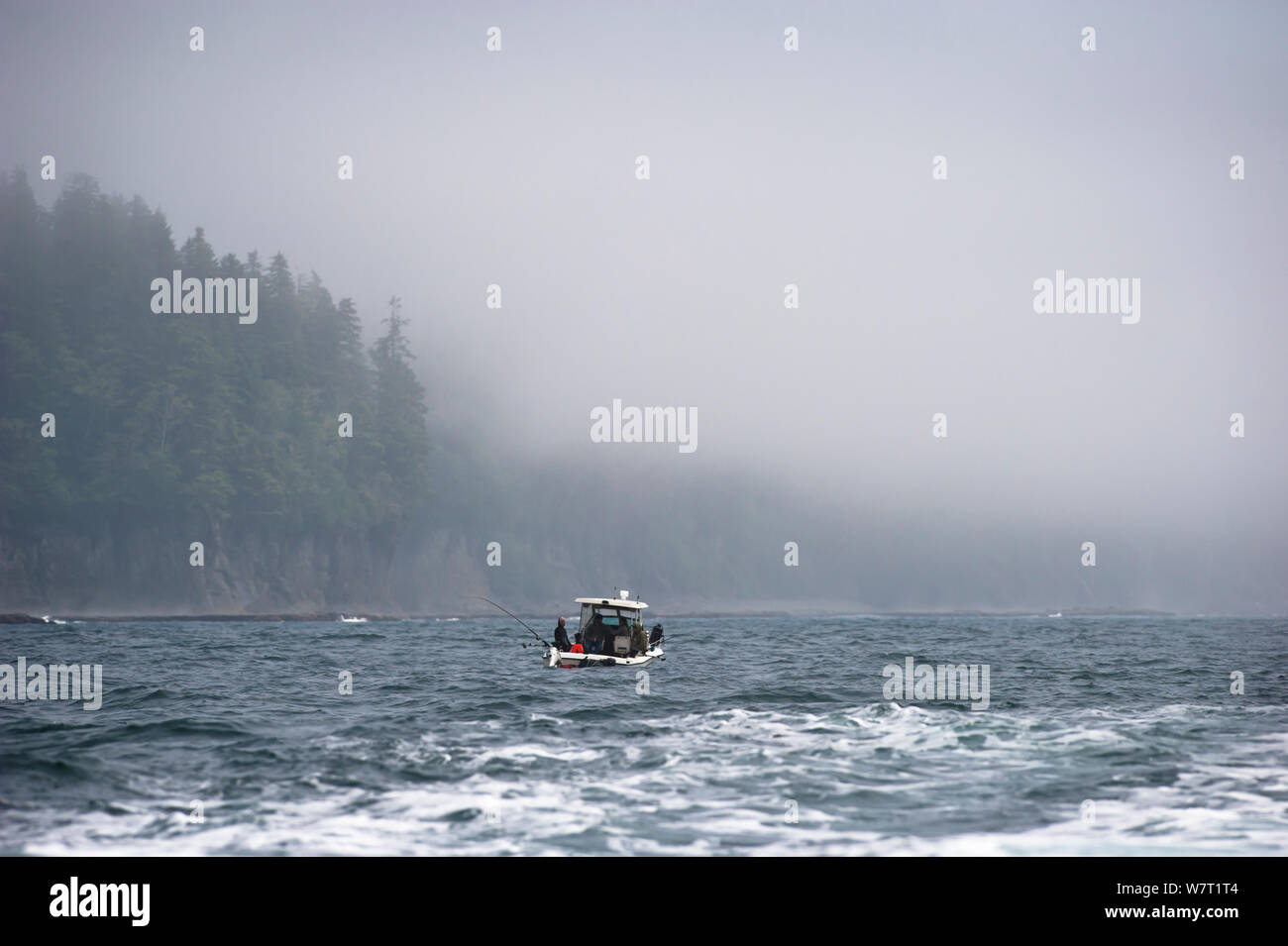 Fischerboot an der Westküste von Vancouver Island, in der Nähe von Port Renfrew, British Columbia, Kanada, Juli 2012. Stockfoto