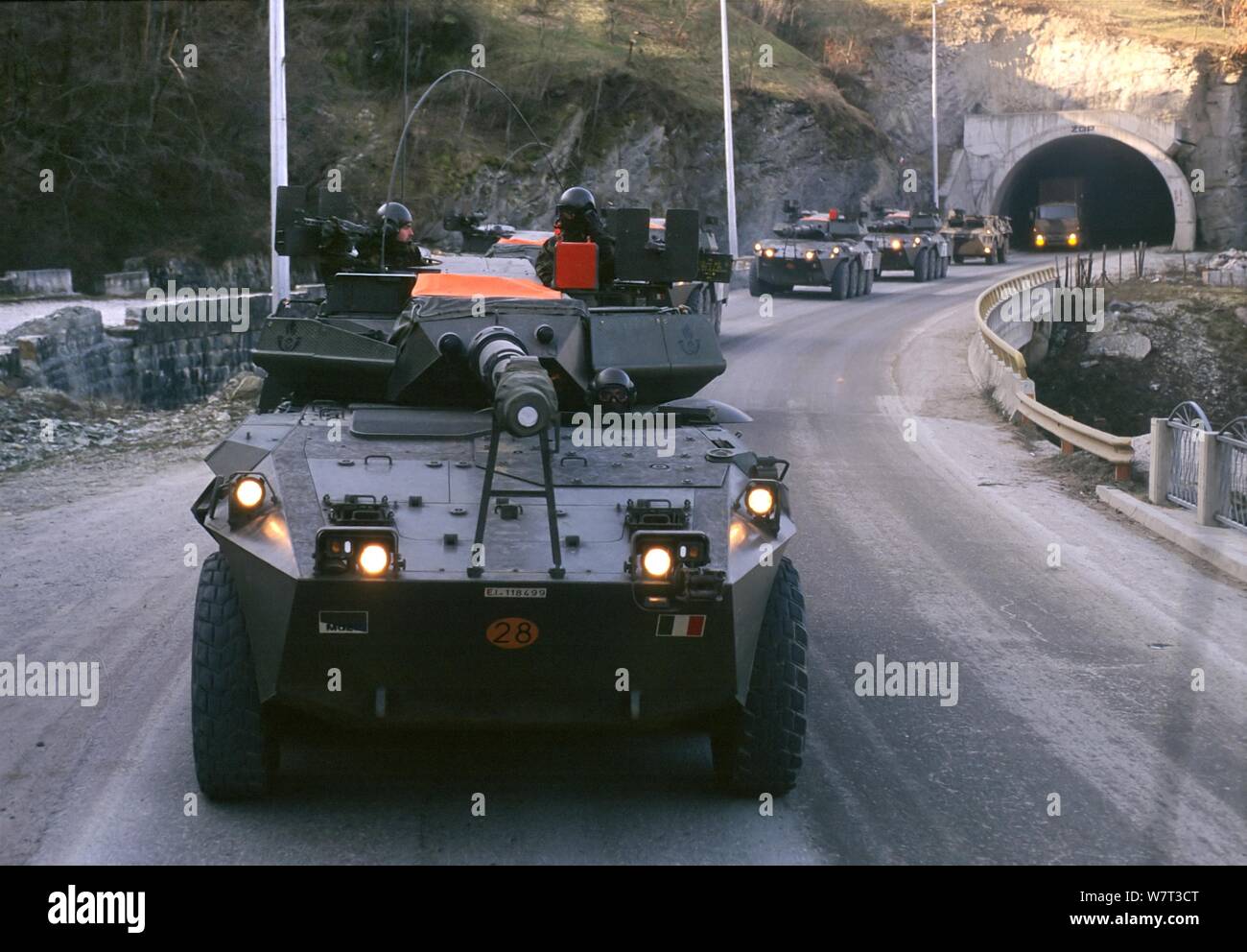 Centauro Panzerwagen der Italienischen Armee an der Straße von Mostar Sarajevo während der NATO-Intervention in Bosnien vom Januar 1996 Stockfoto