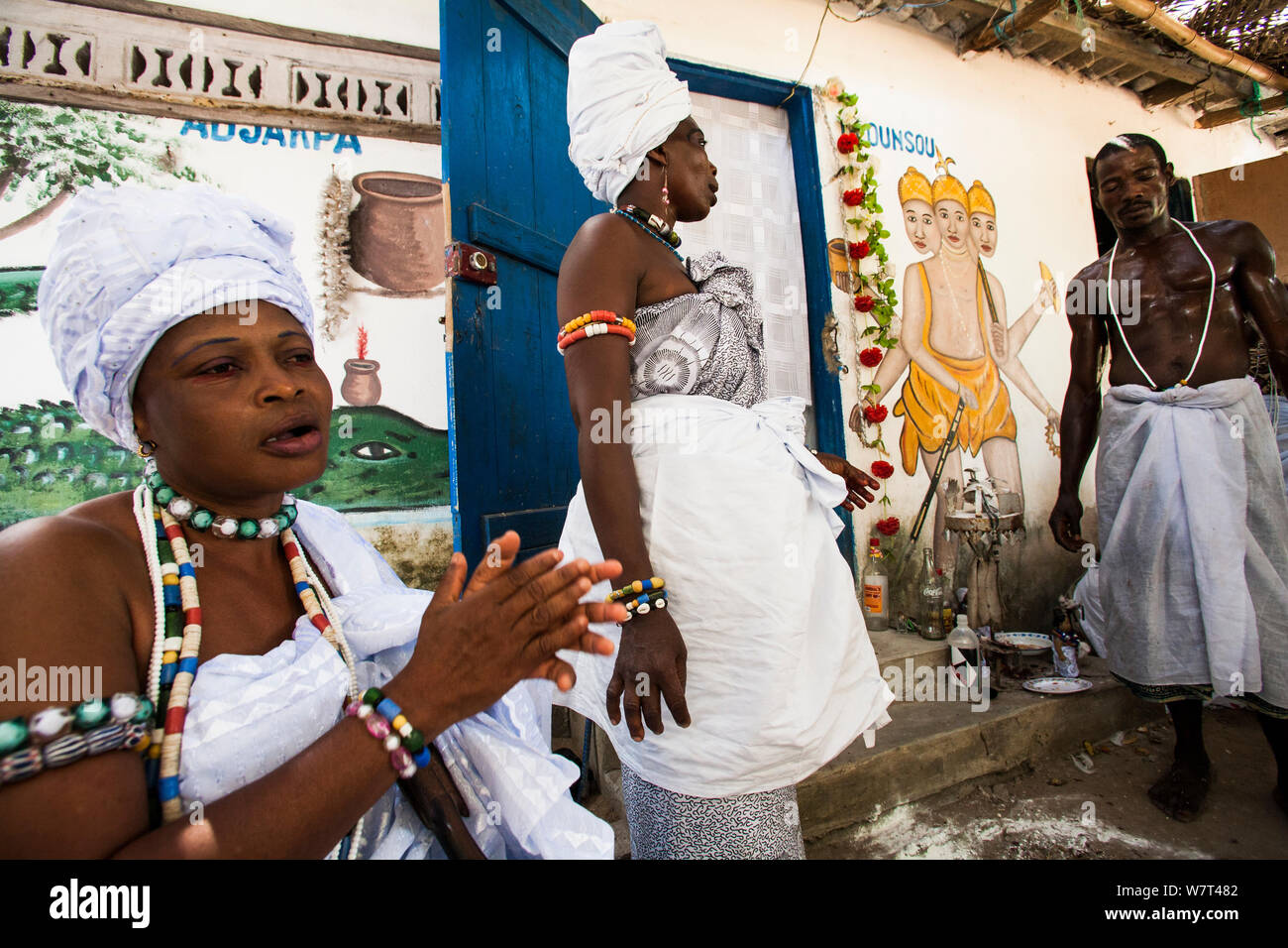 Voodoo/Vodun Priesterinnen beim Festakt, Grand Popo, Benin, Afrika, Februar 2011. Stockfoto