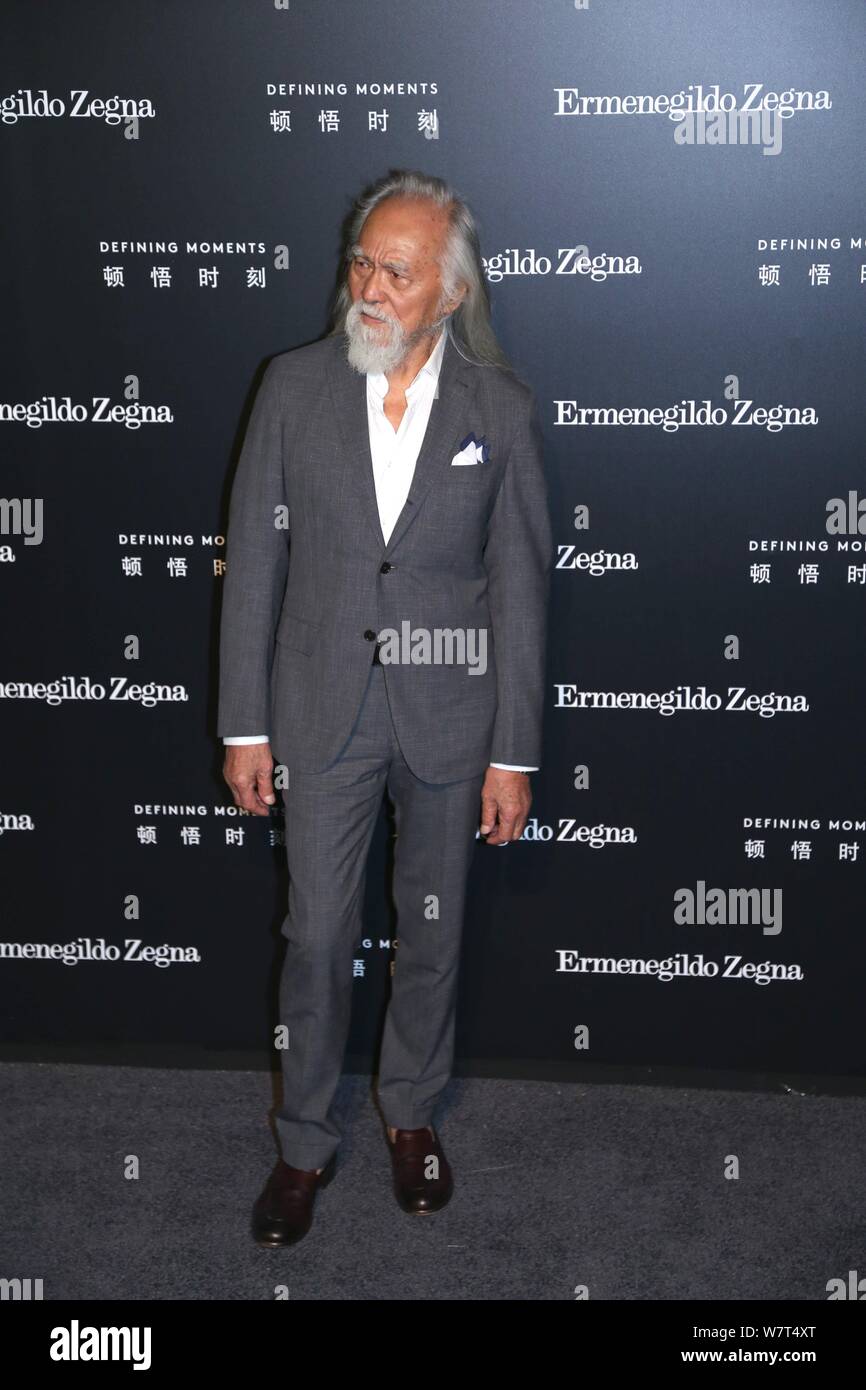 Der 81-jährige chinesische Modell Wang Deshun stellt, als er auf die Ermenegildo Zegna 'Dkommt Entwicklung Momente' Kampagne in Shanghai, China, 9. Mai 2017. *** Loc Stockfoto