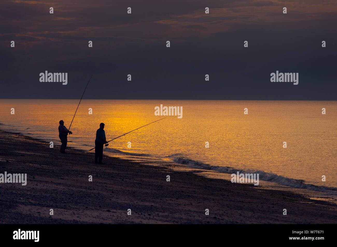 Fliegen fischer Makrelenfangs aus cley Strand bei Sonnenuntergang, Norfolk, August 2013. Stockfoto