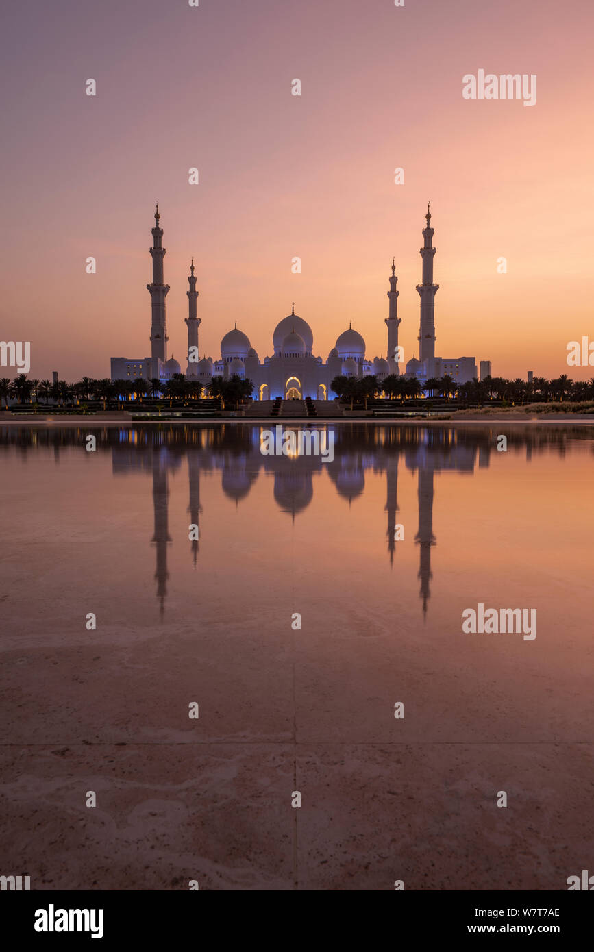 Sheikh Zayed Grand Moschee in Abu Dhabi, Vereinigte Arabische Emirate Stockfoto