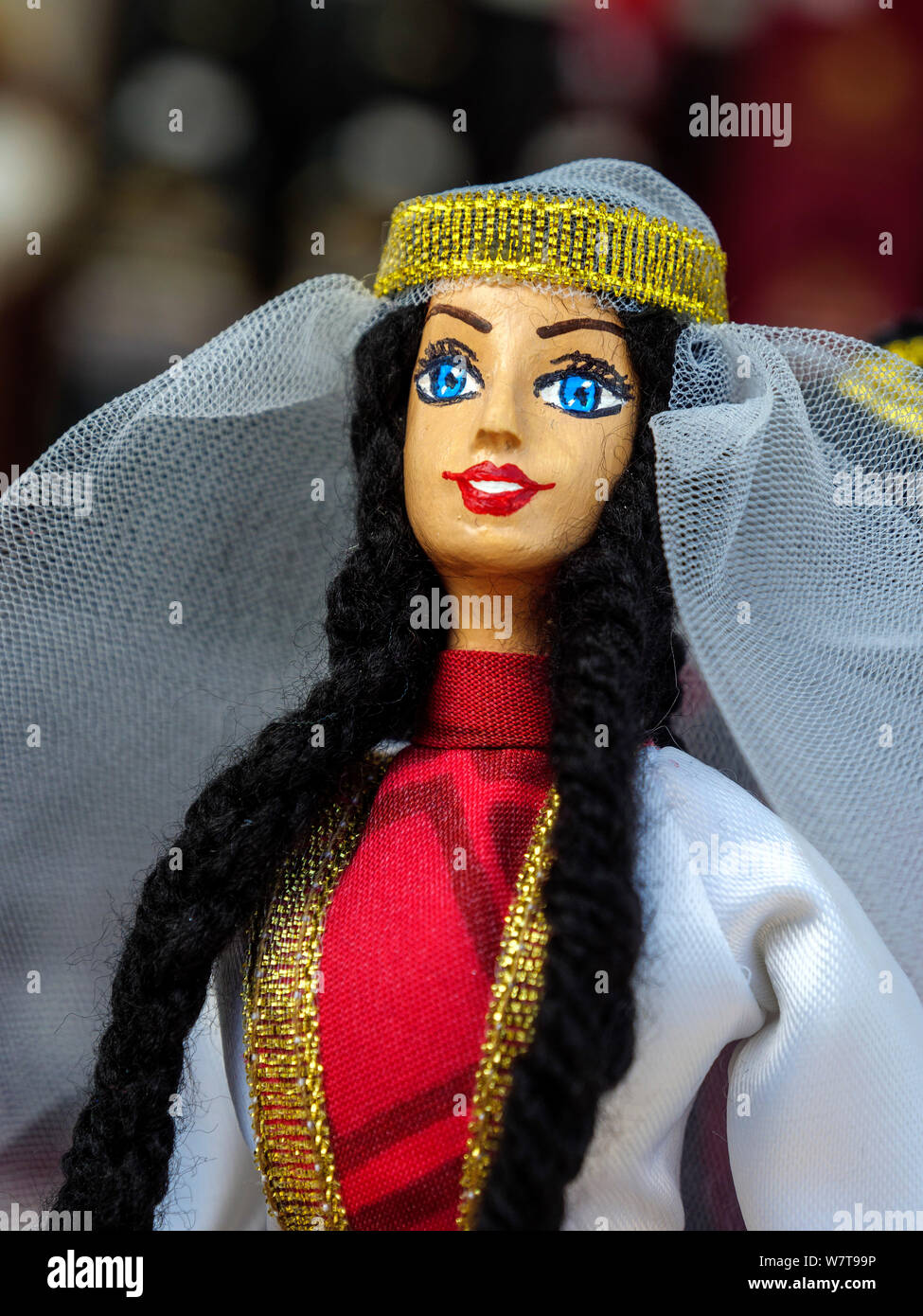 In traditioneller Kleidung - Souvenir, Batumi, Adscharien - Atschara, Georgien, Europa Puppen in traditioneller Kleidung, Batumi, Adscharien, Georgien Puppen, Eu Stockfoto