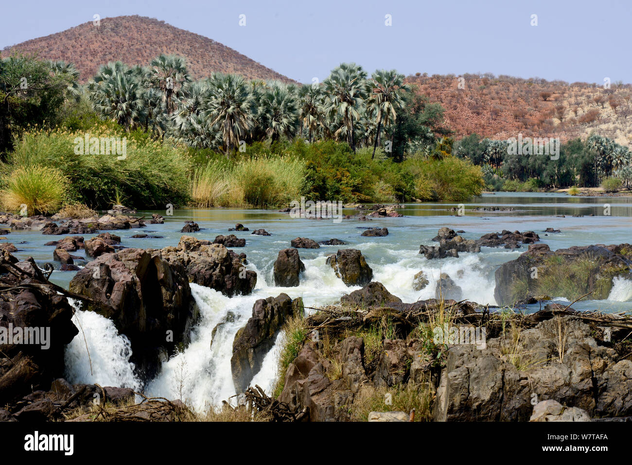 Epupa Falls am Kunene Fluss, an der Grenze zwischen Namibia und Angola. Kaokoveld, Namibia, September 2013. Stockfoto
