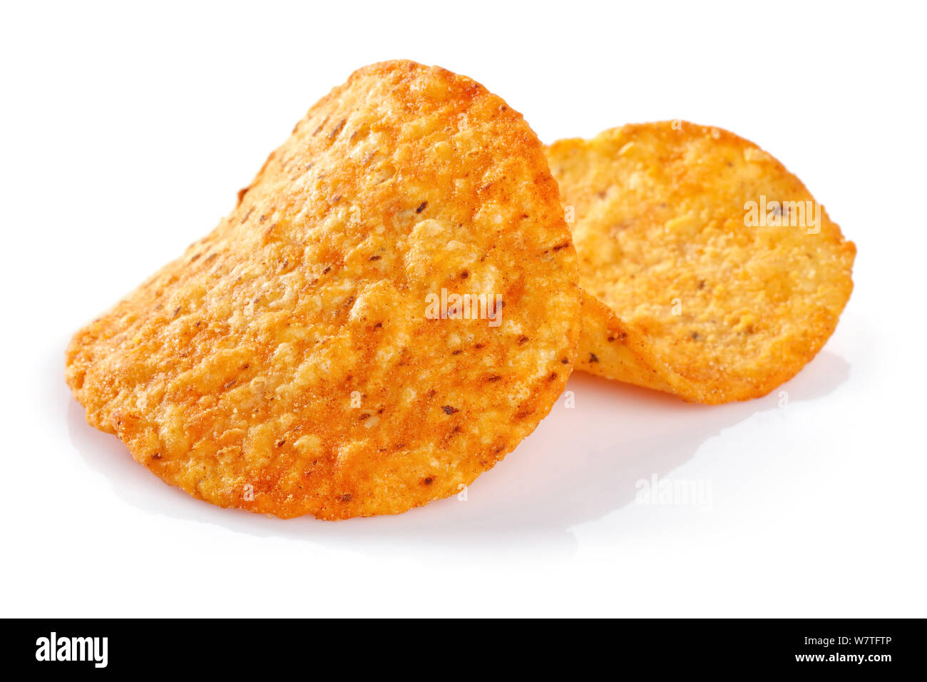 Runde mais Chips auf weißem Hintergrund Stockfoto