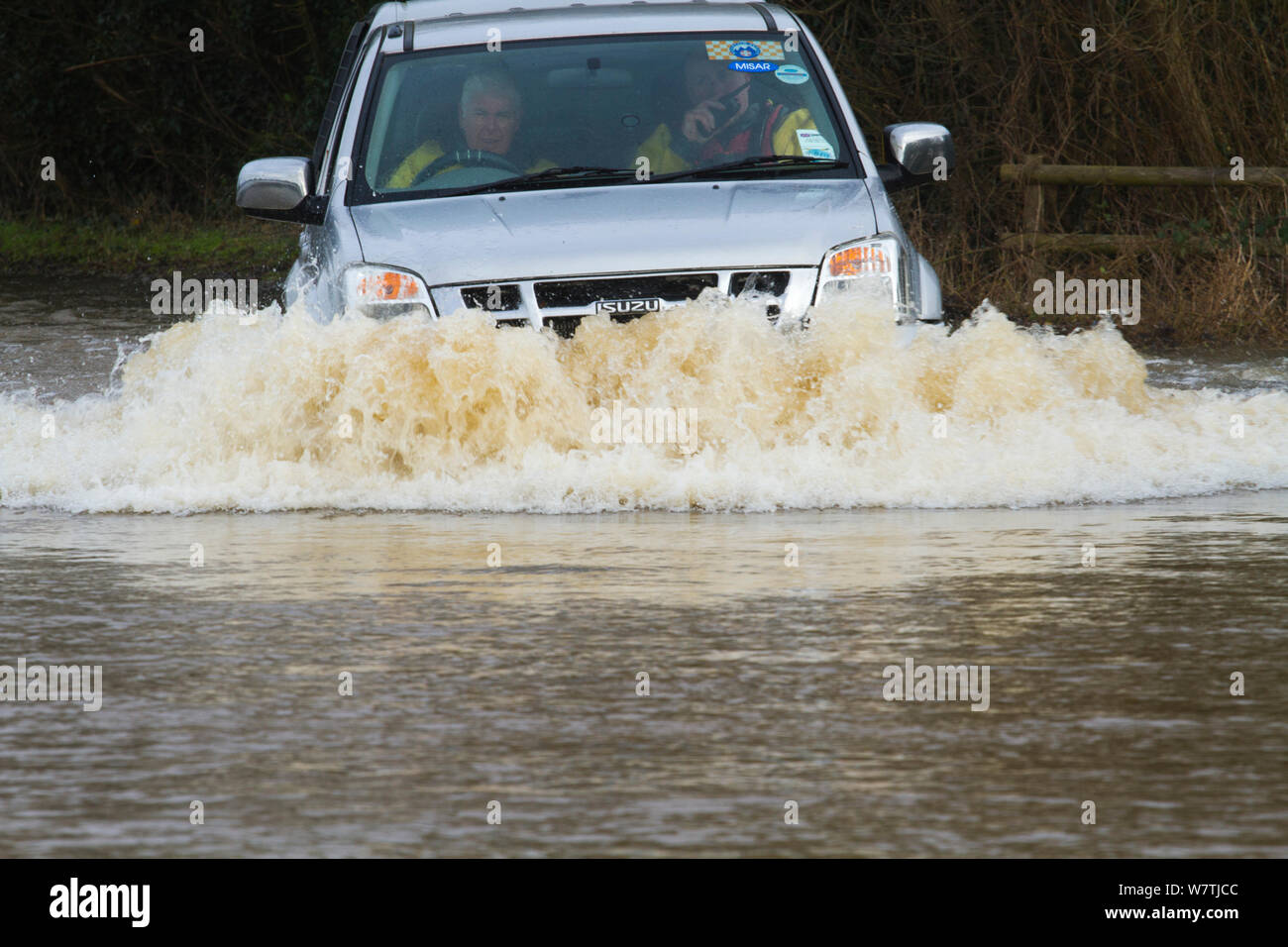 4X4 durch Überschwemmungen, die Rettungskräfte im Februar Überschwemmungen 2014 reisen, Upton bei Severn, Worcestershire, England, UK, 9. Februar 2014. Stockfoto