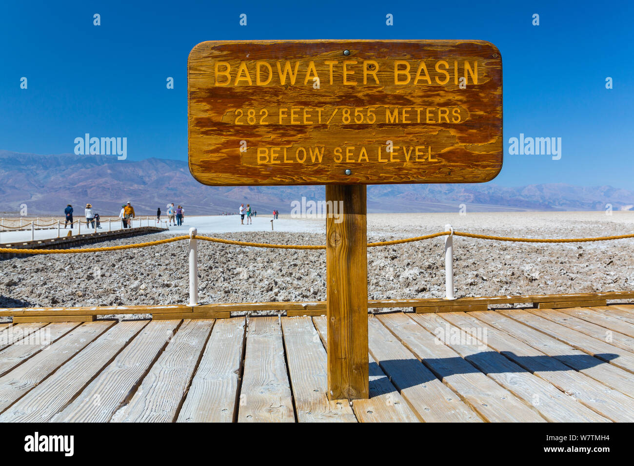 Zeichen für Badwater Basin, das Tiefste in Nordamerika, Death Valley National Park, Kalifornien, USA, März 2013. Stockfoto