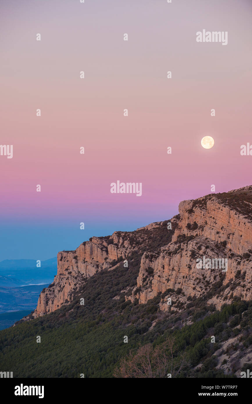 Liverdun Berge bei Sonnenaufgang. Pre-Pyrenees, Lleida, Katalonien, Spanien, Dezember 2012. Stockfoto