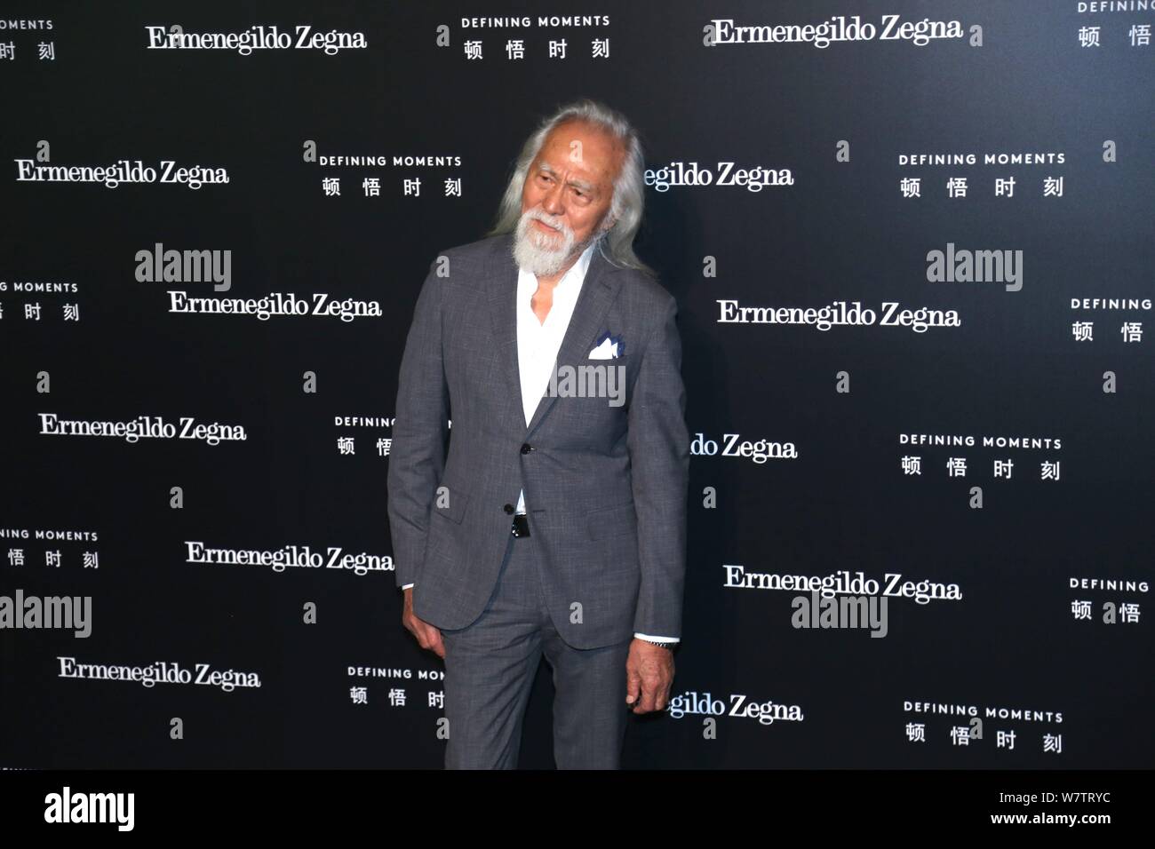 Der 81-jährige chinesische Modell Wang Deshun stellt, als er auf die Ermenegildo Zegna 'Dkommt Entwicklung Momente' Kampagne in Shanghai, China, 9. Mai 2017. *** Loc Stockfoto
