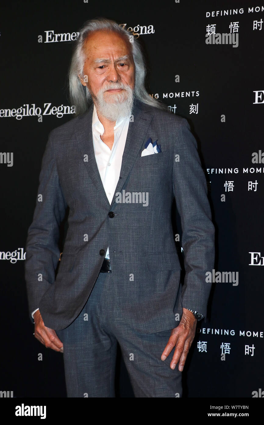 Der 81-jährige chinesische Modell Wang Deshun stellt, als er auf die Ermenegildo Zegna 'Dkommt Entwicklung Momente' Kampagne in Shanghai, China, 9. Mai 2017. *** Loc Stockfoto