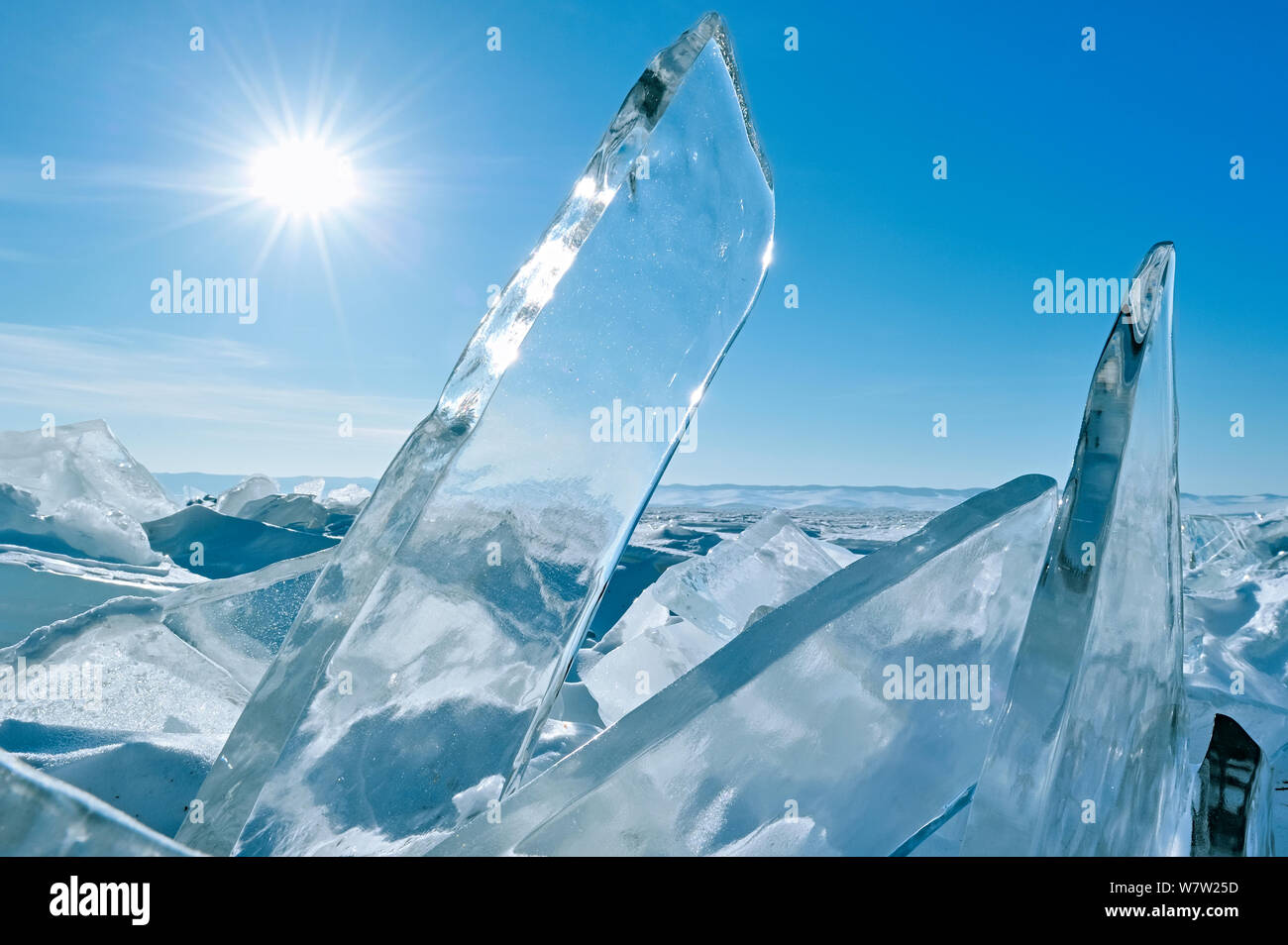 Klar" von Eis an einem sonnigen Tag, Baikalsee, Sibirien, Russland, März. Stockfoto