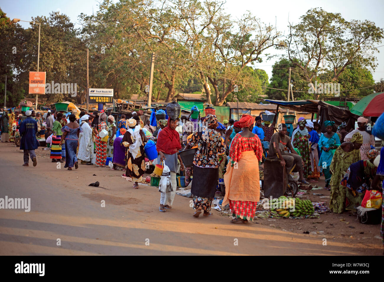 Street Market Scene, Gambia, Westafrika, November 2012. Stockfoto
