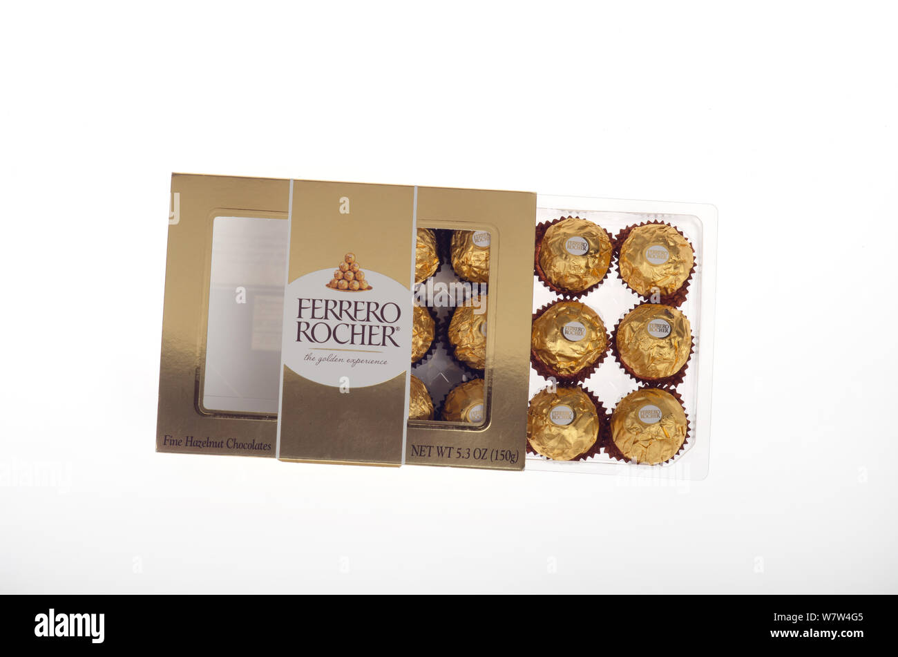 Ferrero Rocher feine Haselnuss Pralinen in Goldfolie mit Box Stockfoto