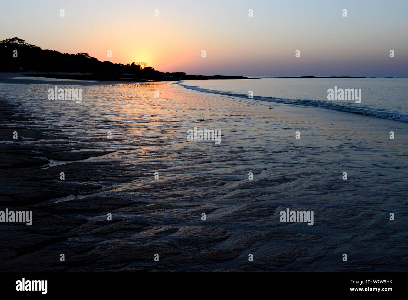 Sonnenuntergang am Strand der Insel Poilao, Guinea-Bissau, Dezember 2013. Stockfoto