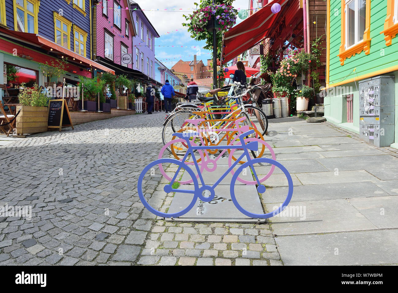 Leihfahrräder stehen in Stavanger, Ovre Holmgate, Norwegen Stockfoto