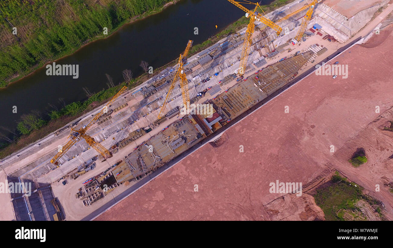 Luftbild der Baustelle eines maßstäblichen Nachbau der Titanic