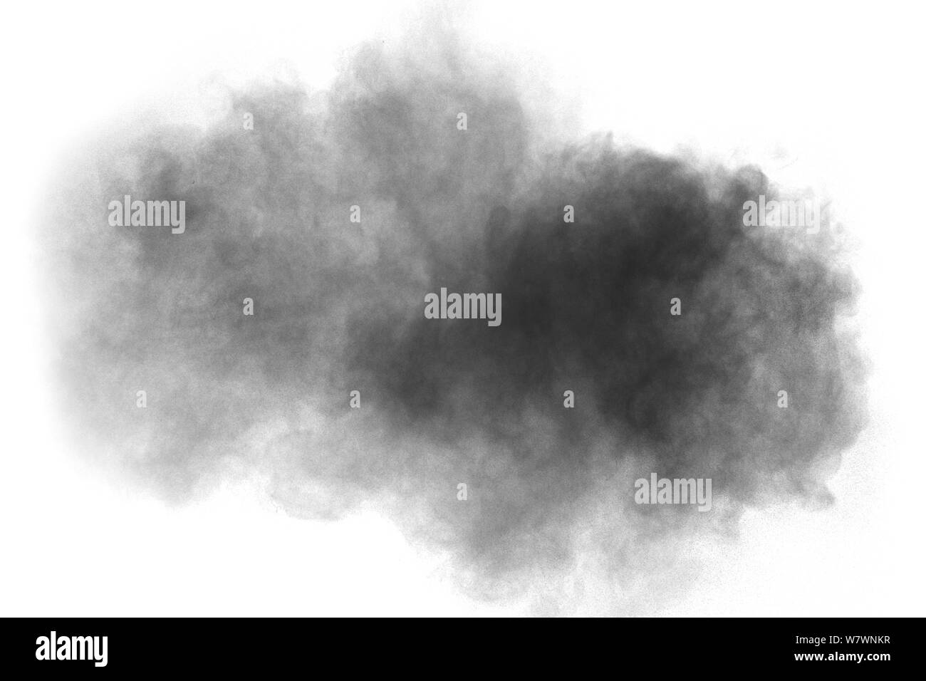 Schwarzes Pulver Explosion gegen den weißen Hintergrund. Schwarz Staubpartikel Spritzwasser. Stockfoto